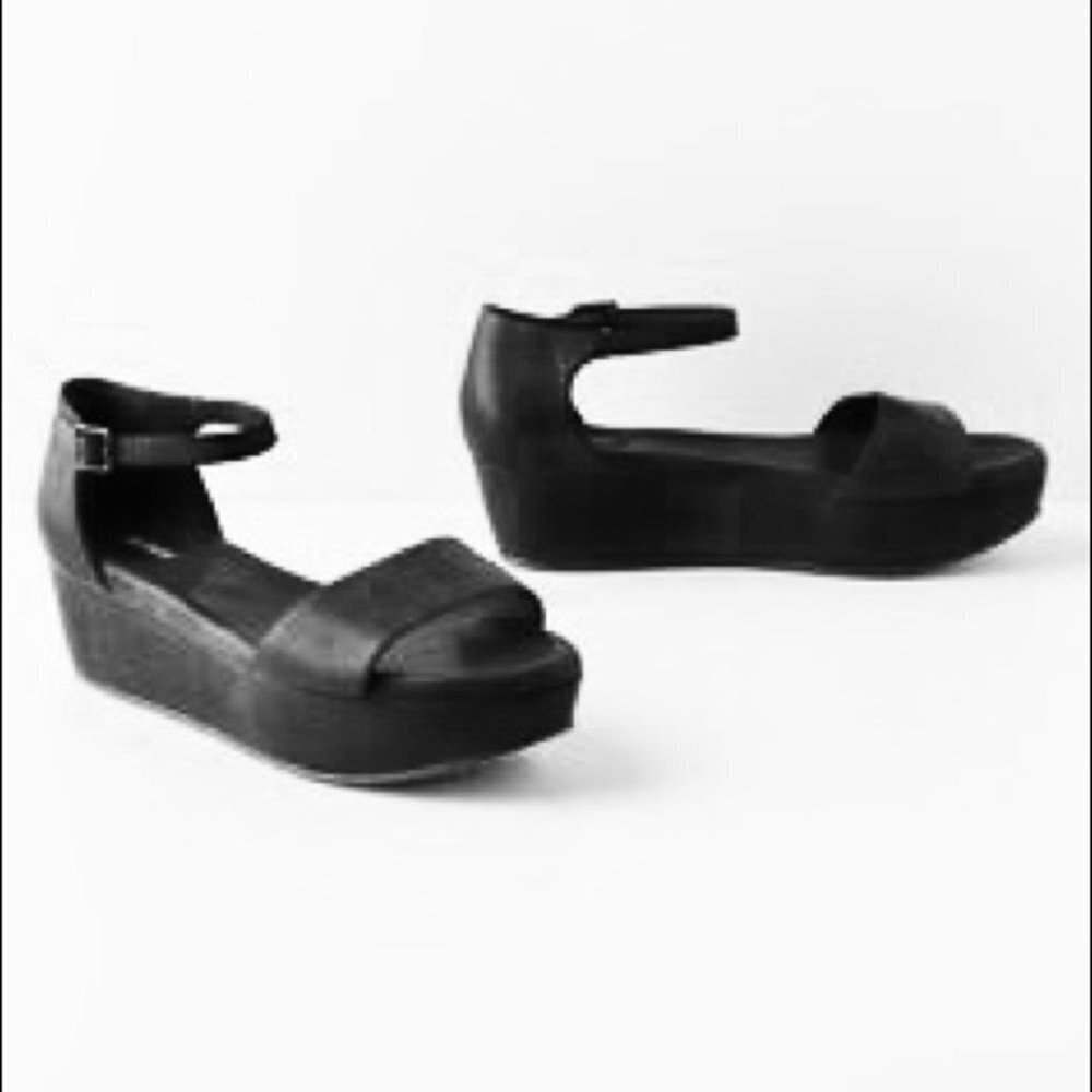 ANTHROPOLOGIE Gee WaWa Protero Black Leather Flatform Sandals Size 9.5